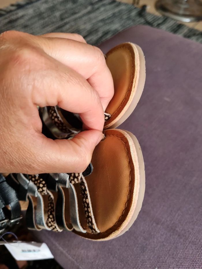 Sandales Vertbaudet cuir neuves taille 29 - photo numéro 4