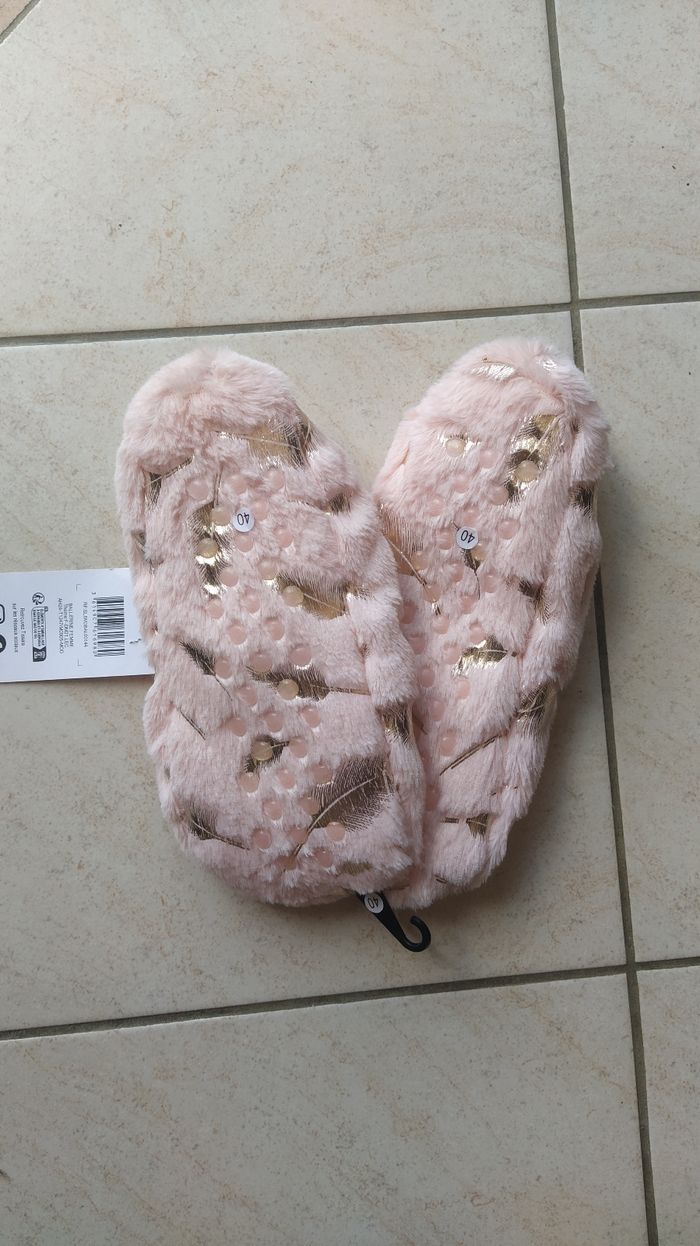 Chaussons neufs - photo numéro 2