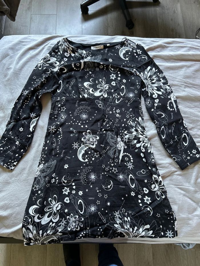 Robe courte à longues manches Naf-Naf