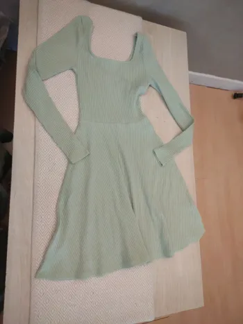 Robe côtelé verte pâle Jennyfer 14 ans