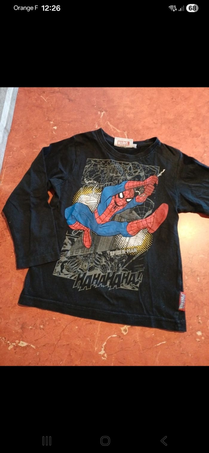 T.shirt garçon taille 4 ans