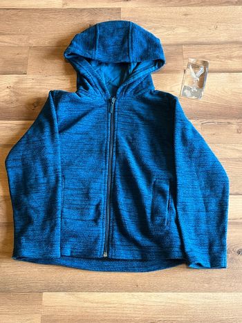 Je vend un gilet garcon 5 ans très bon état