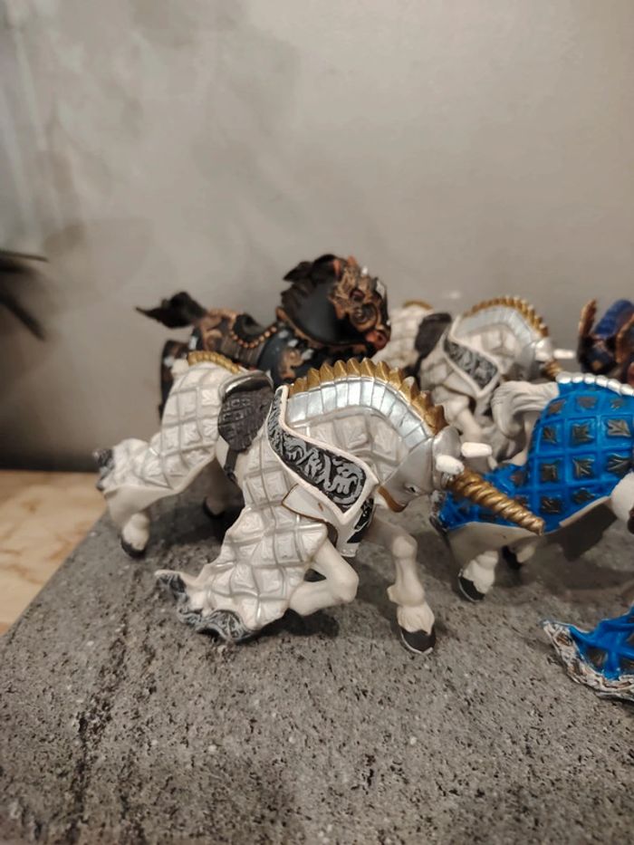 Lot figurines papo chevaux médiévaux maîtres des armes + dragon - photo numéro 2