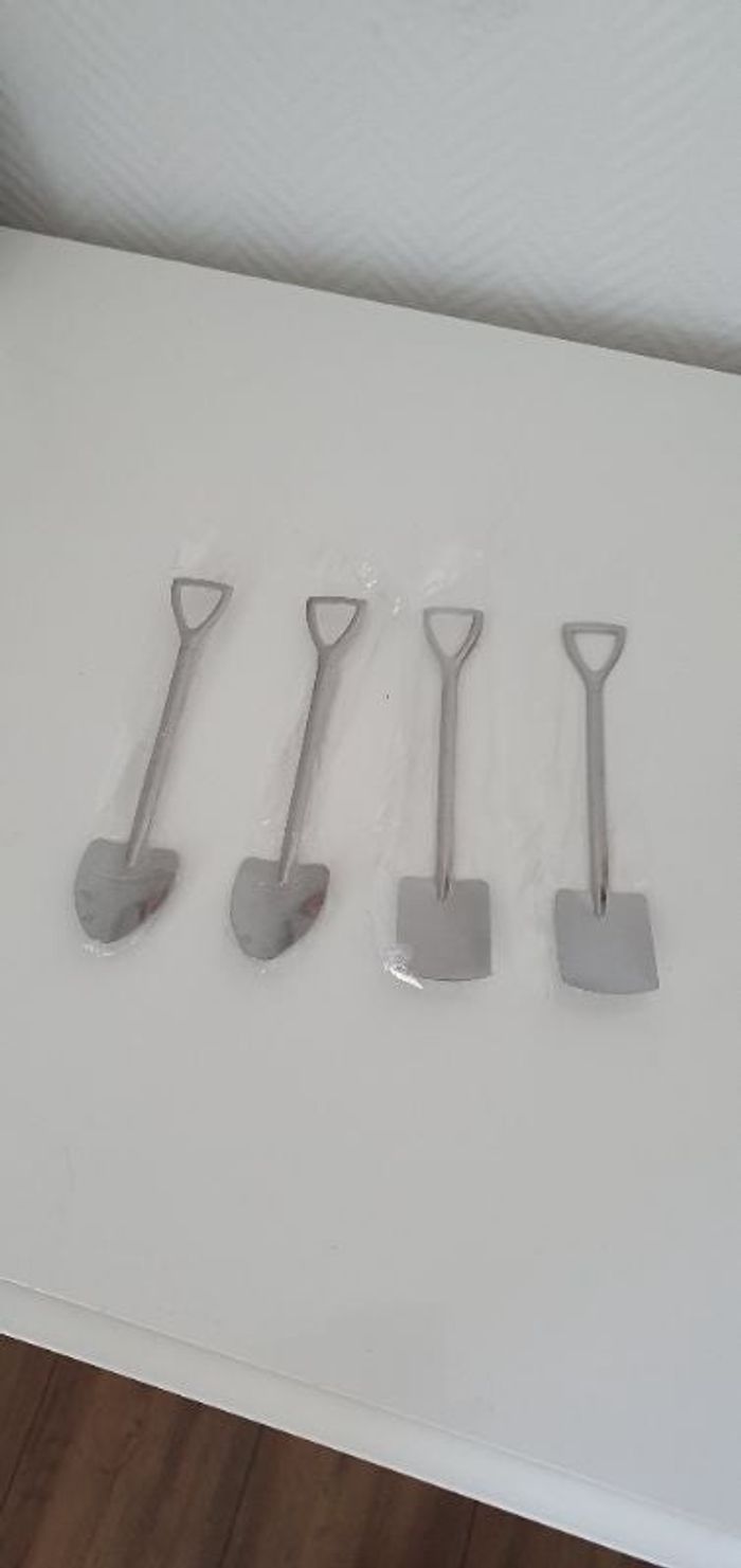 4 cuillères à dessert