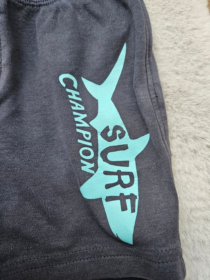 Short court gris et bleu avec impression Kiabi 5 ans - photo numéro 2