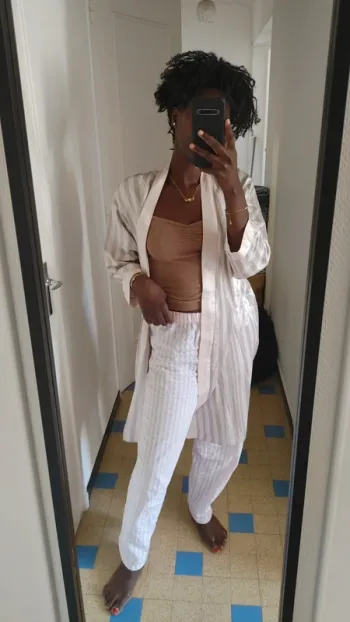Robe de chambre vintage rose gris clair irisé léger élégant ceinture