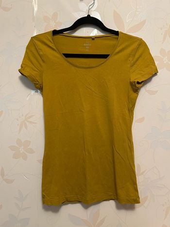 T-shirt jaune moutarde