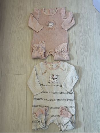 Lot 2 pyjamas velours Disney 12mois