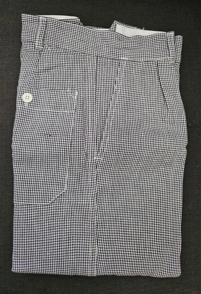 Pantalon de cuisinier.
Bragard.
Taille : 40.
Neuf, mais petite tache à l'intérieur (voir photos). - photo numéro 3
