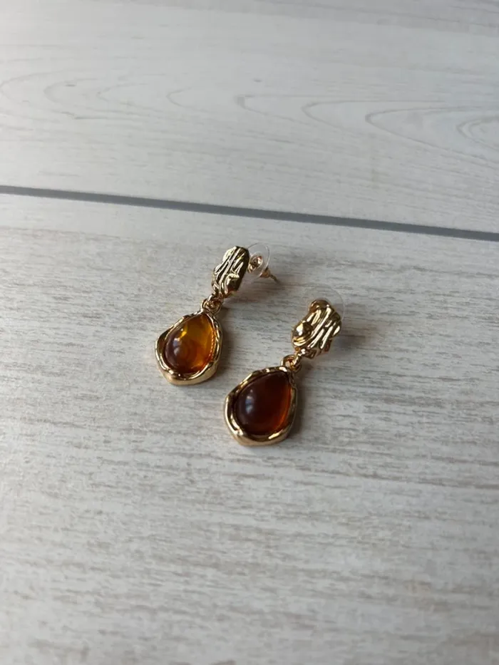Boucles d’oreille effet ambre