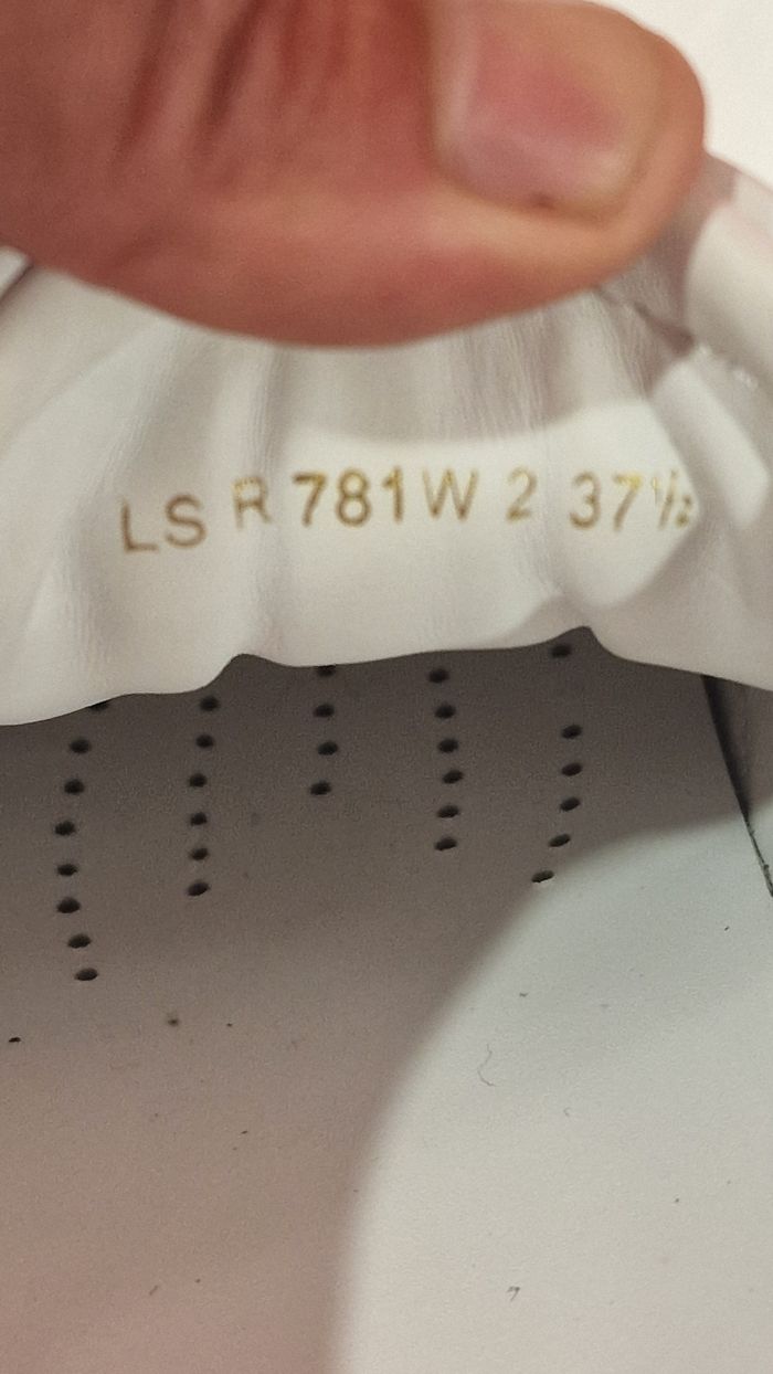 Basket valentino tres bonne état - photo numéro 7