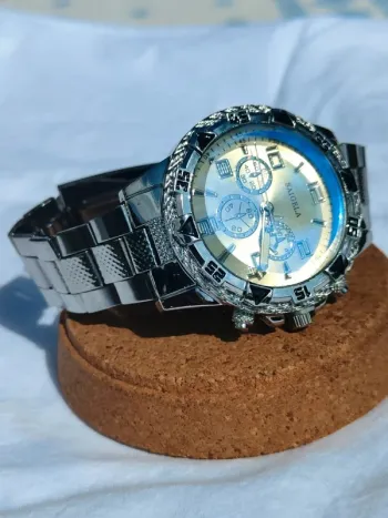 Montre homme métallique argentée reflets