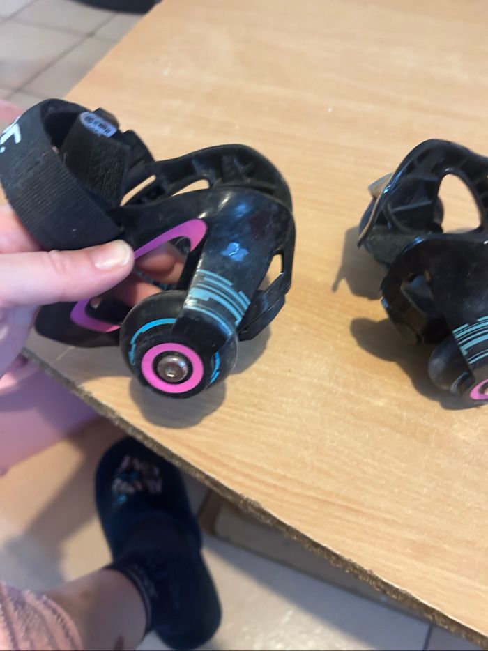 Roller rose pour chaussures - photo numéro 5