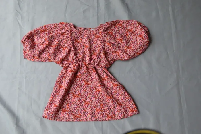 Robe courte fleurie enfant 3 ans manches bouffantes