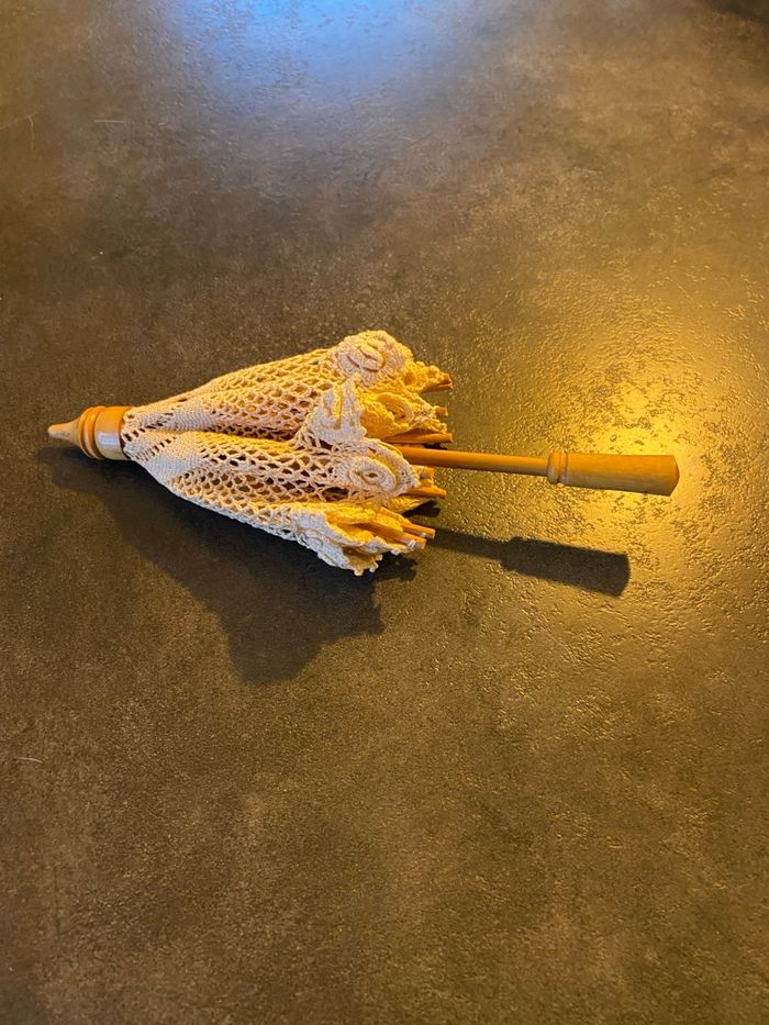 Ombrelle beige au crochet - photo numéro 4