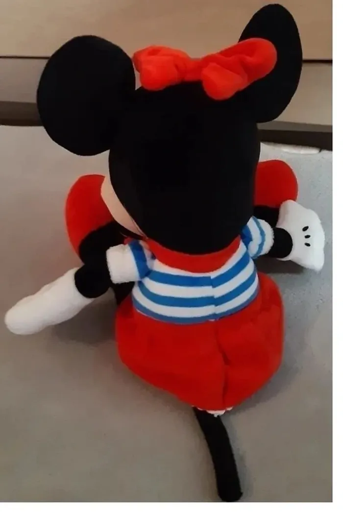 peluche disney minnie "kiss" sonore de 25 cm état neuve !! - photo numéro 2