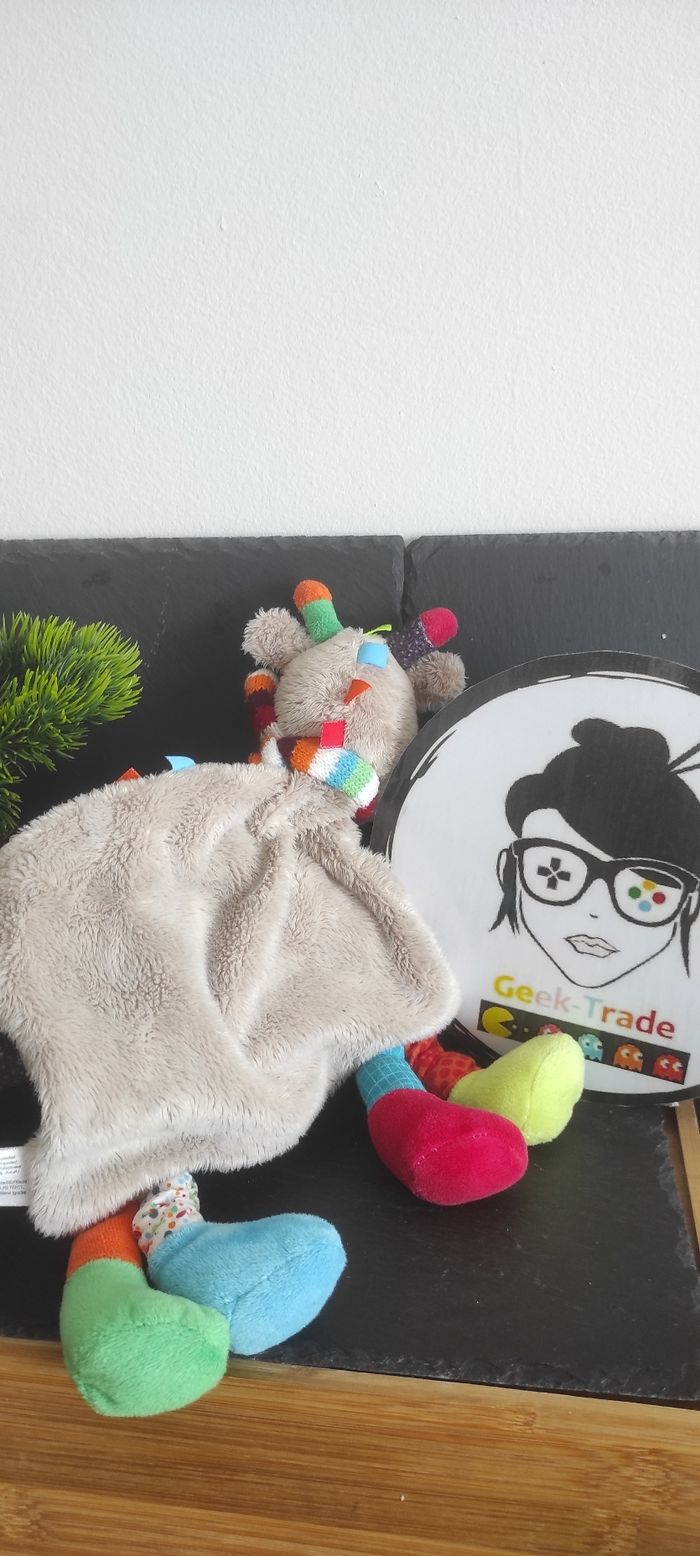 Doudou plat Girafe Zoé beige orange vert bleu simba toys vache Écharpe Rond - photo numéro 2