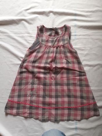 Robe à carreaux gris et bordeaux