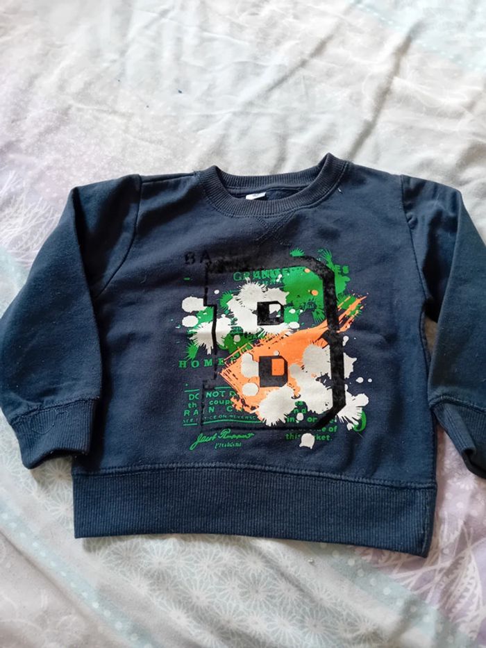 Pull bleu