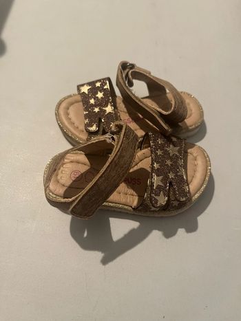 Très jolie claquette pour bébé fille