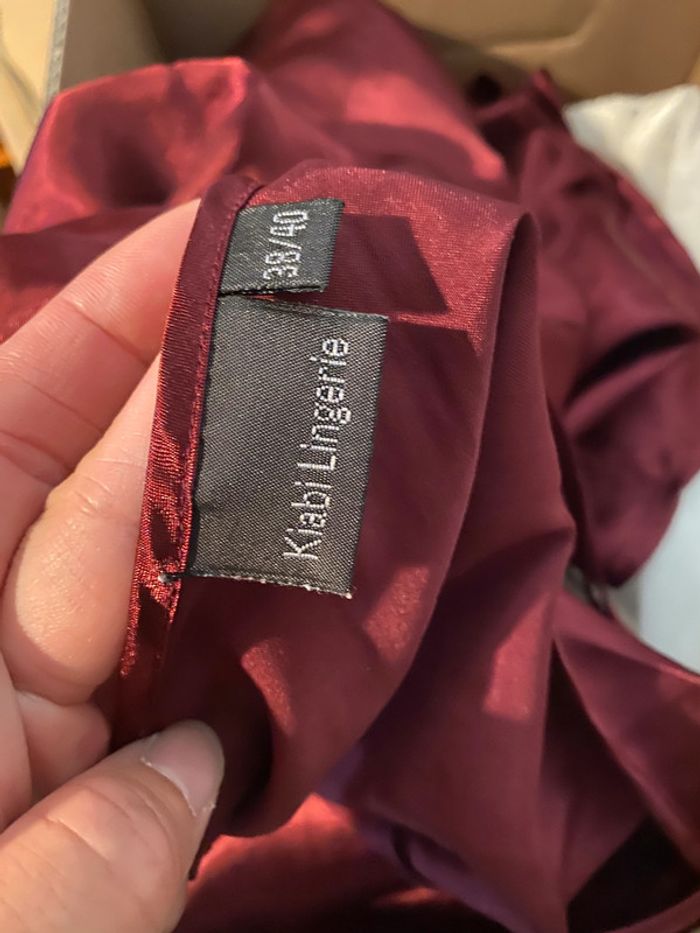 Nuisette bordeaux Kiabi Taille 38/40 - photo numéro 2