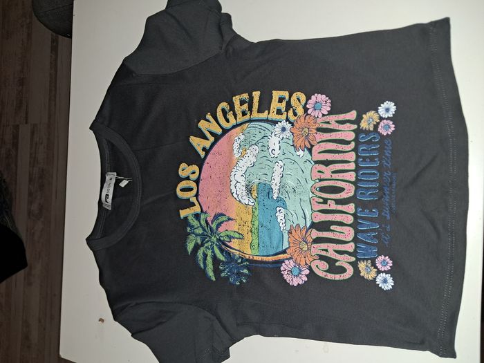 Top court style surfer