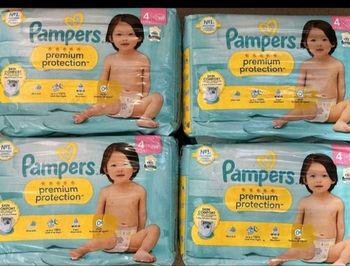 Lot de 4 paquets de couches Pampers premium protection taille 4