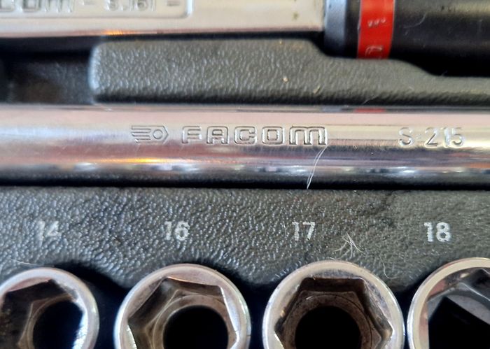 Coffret  , clé à cliquet + rallonge + 17 douilles  , Facom , ancien modèle  , complet - photo numéro 9