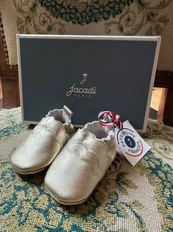 NEUF chaussons chaussures cuir pantoufles Jacadi or dorées bébé fille 18 douceur patrimoine français