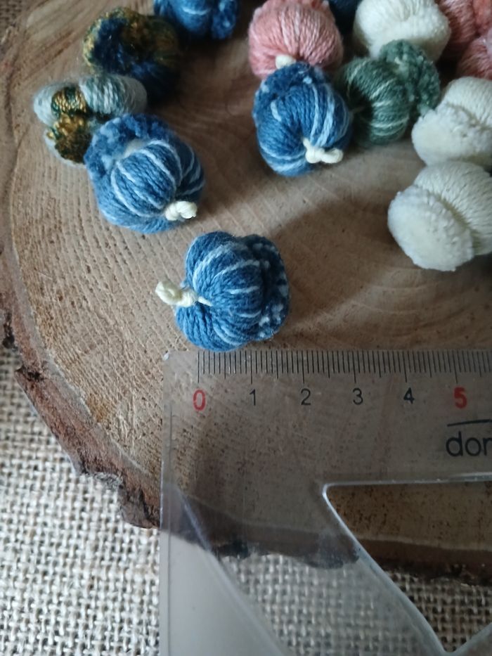 Lot de 26 pompons glands - photo numéro 2