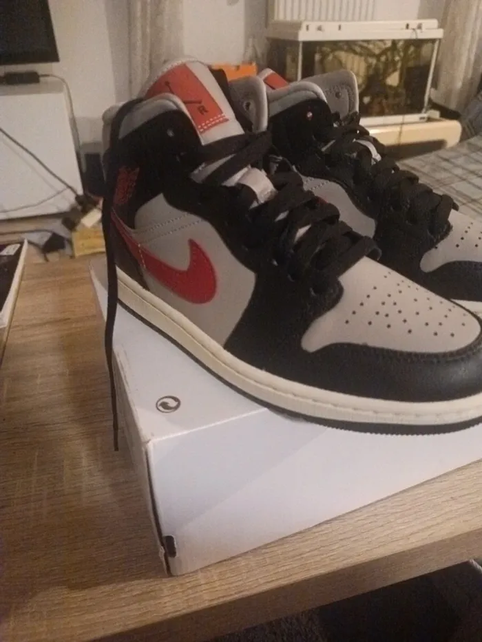 Air Jordan 1 mid pointure 38 - photo numéro 2