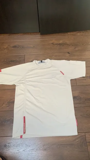 Tee shirt