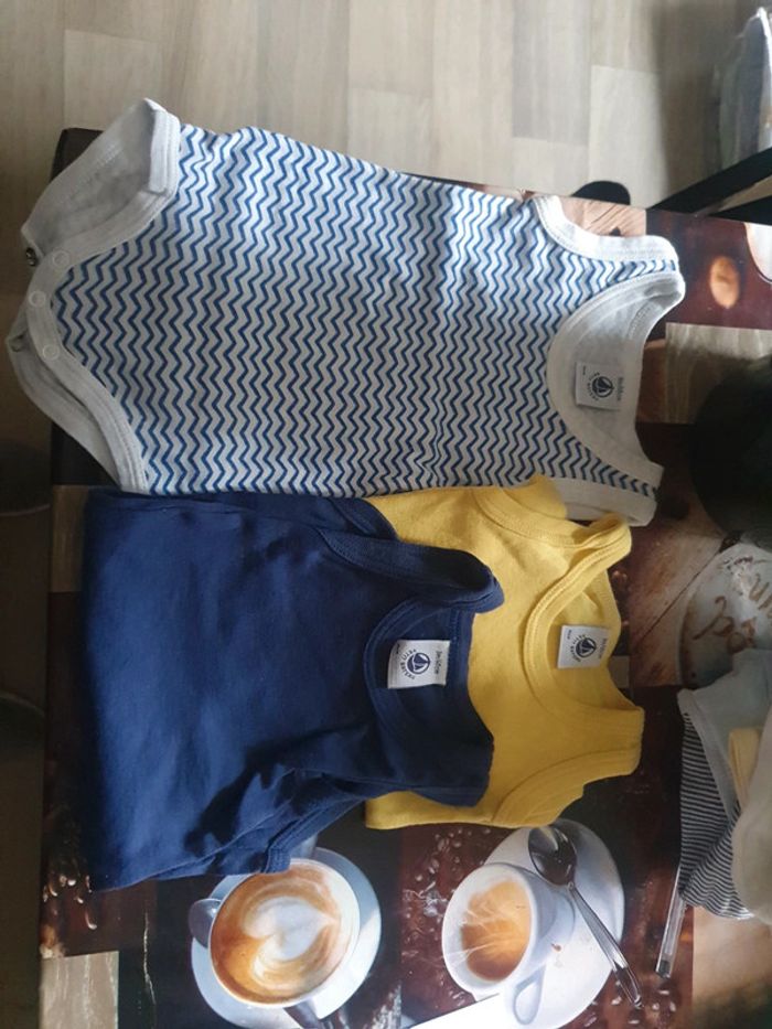 Lot bodies 3 mois