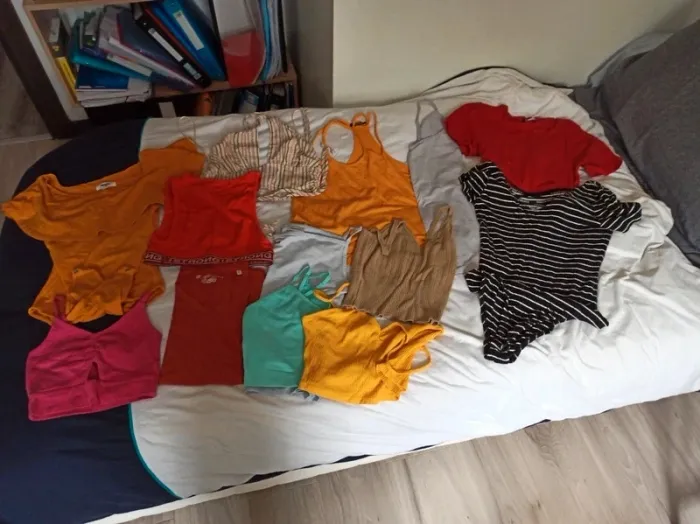 Lot de 13 vêtements femme taille S et M (lot 2)