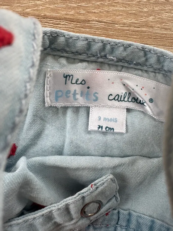 Combinaison en jean avec cœurs Mes petits cailloux 9 mois TBE - photo numéro 6