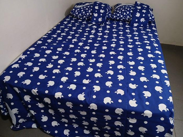 Drap de lit avec 4 taies d'oreiller