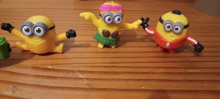 4 petites figurines les minions - photo numéro 3