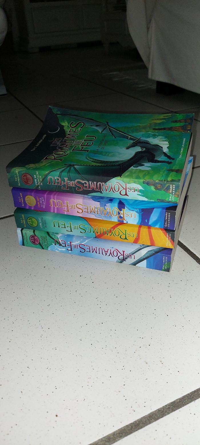 Lot de 4 livres Les royaumes de feu tomes 2-3-4-5 - photo numéro 2