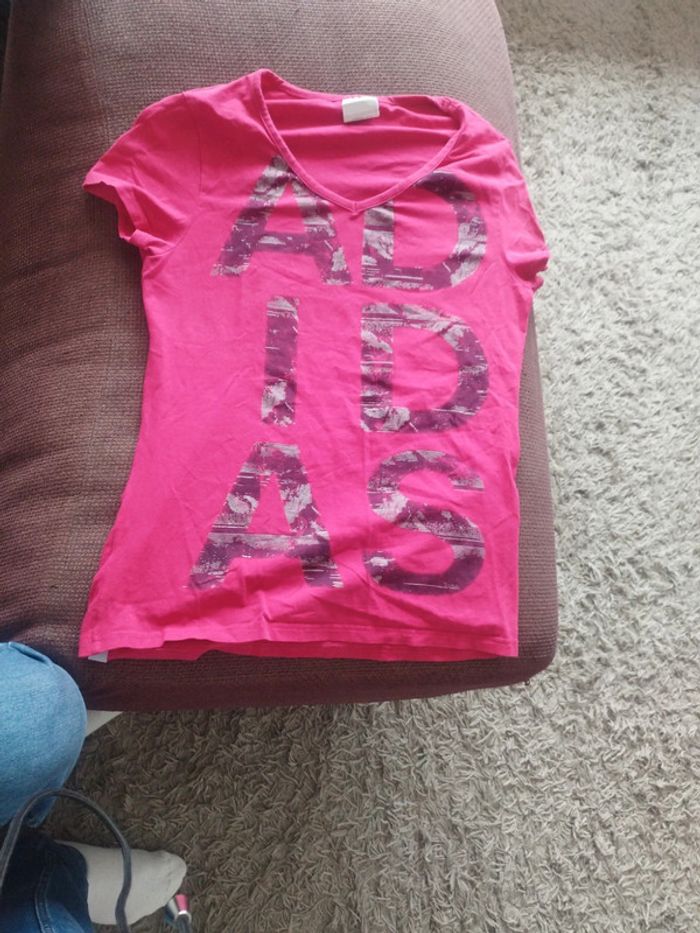 T-shirt adidas femme manches courtes taille M