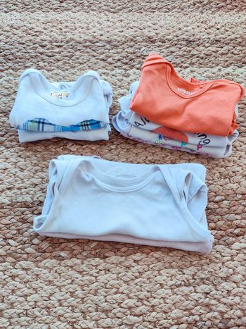 Lot de 8 bodys 18 mois été sans manches et manches courtes