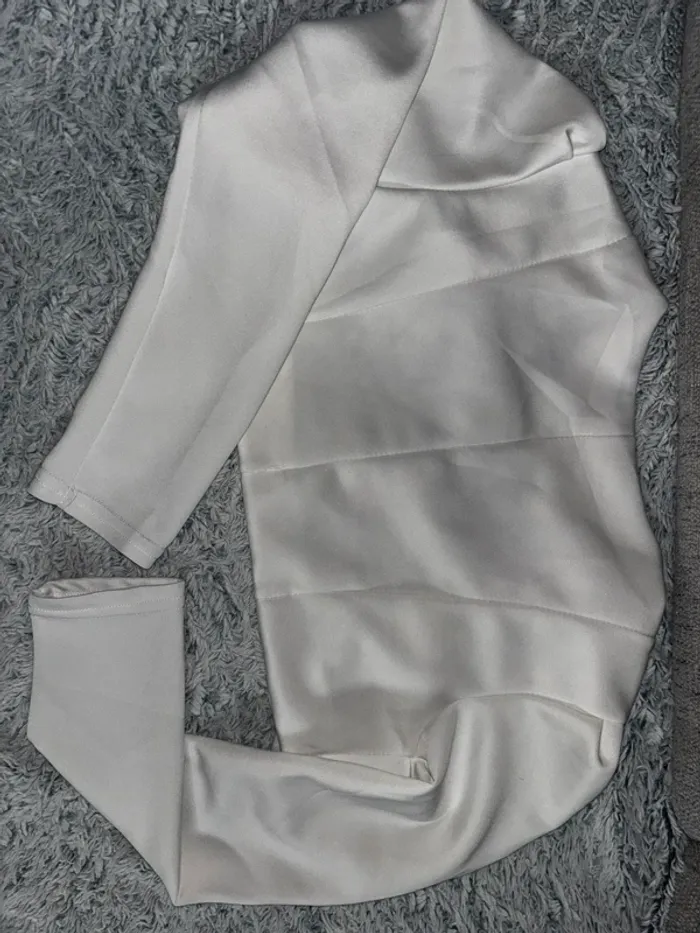Robe courte blanche et noir, robe moulante taille unique (taille 36, 38, 40, 42) - photo numéro 10