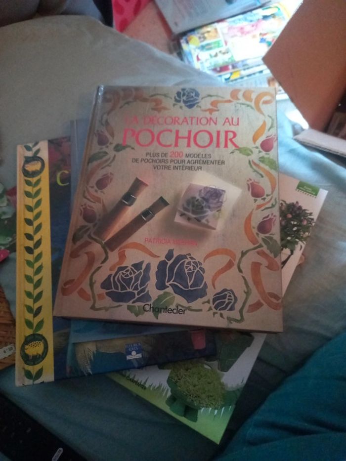 Livre sur la.decoration au pochoir - photo numéro 1
