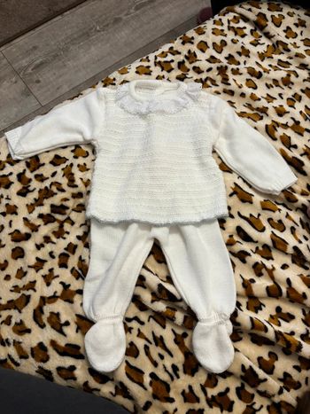 A vendre ensemble bebe fille blanc