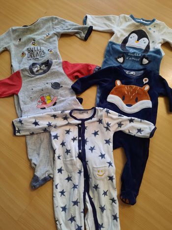 Lot 40 vêtements 9 mois