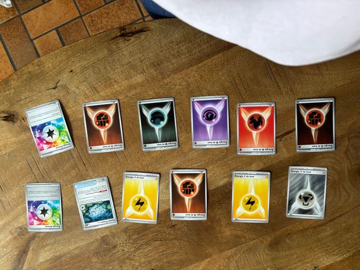 Carte Pokémon dresseurs/objets 💛