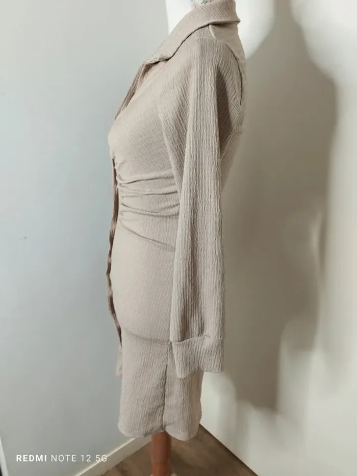 Jolie robe taille S - photo numéro 3