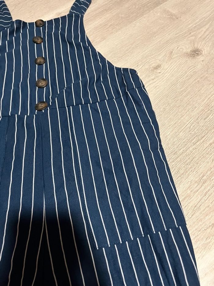 Combinaison rayée bleue et blanche à bouton - photo numéro 4