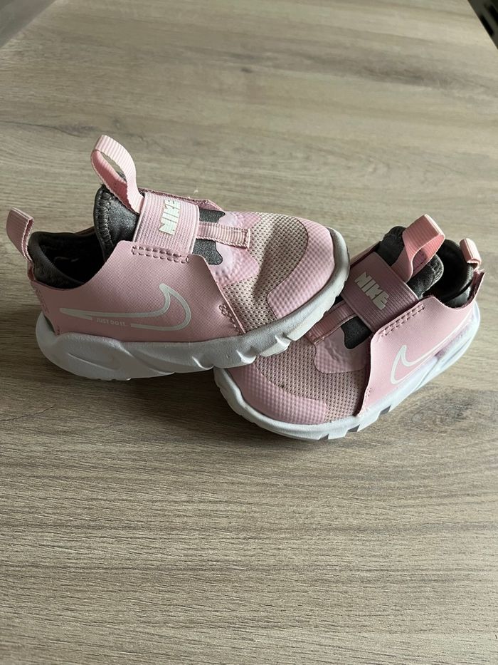 Baskets Nike pointure 22