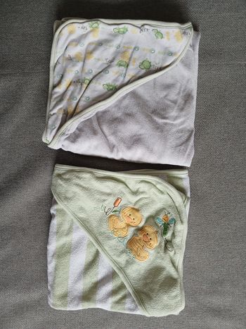 Lot 2 serviettes de bain bébé