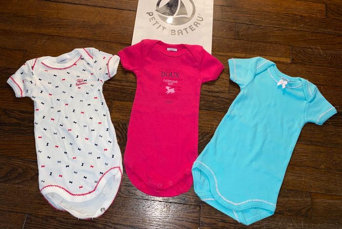 Lot body petit bateau 3 mois